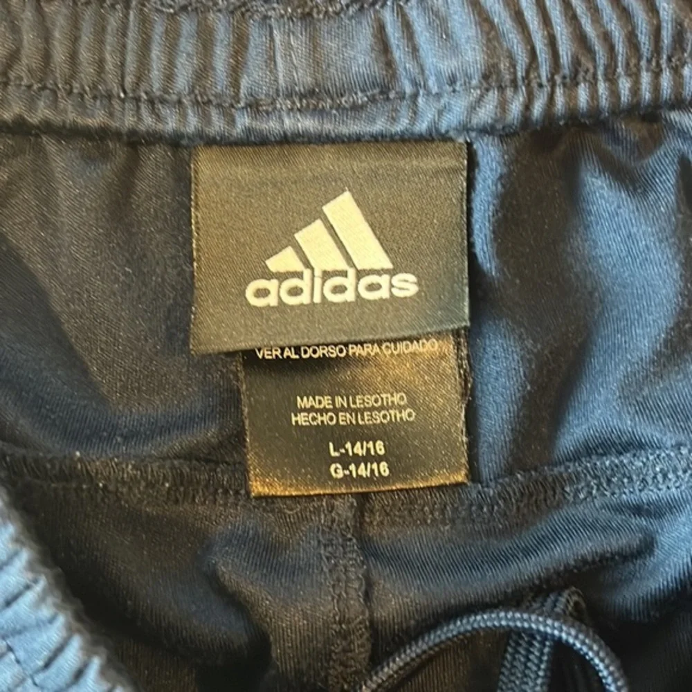 Adidas Shorts‎ Kids Size L 14/16